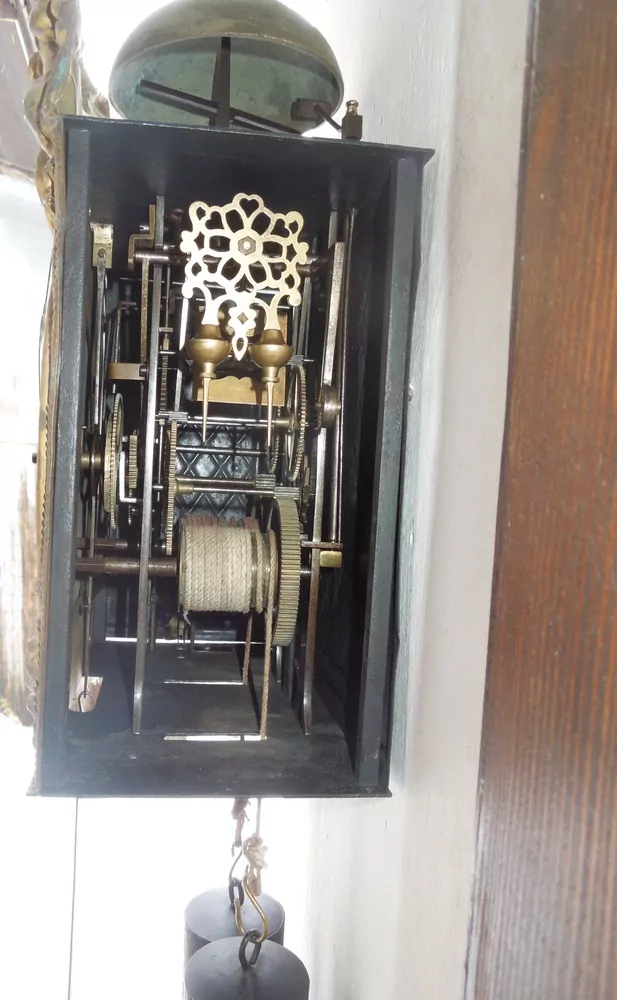 HODINY NÁSTĚNNÉ DVOUZÁVAŽOVÉ S BUDÍKEM