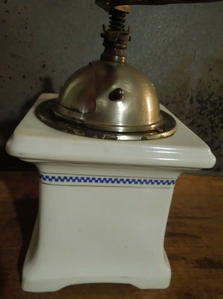 STAROŽITNÝ MLÝNEK KAFEMLÝNEK PORCELÁNOVÝ LEINBROCK PORCELÁNOVÝ