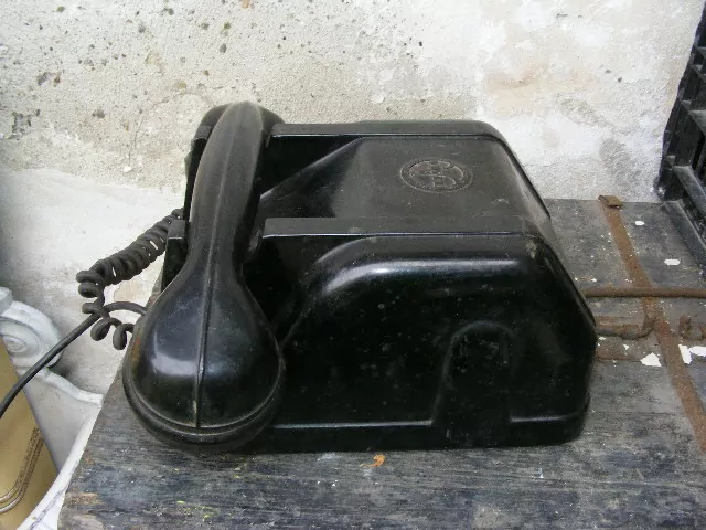 STAROŽITNÝ TELEFON PĚKNÁ DEKORACE 