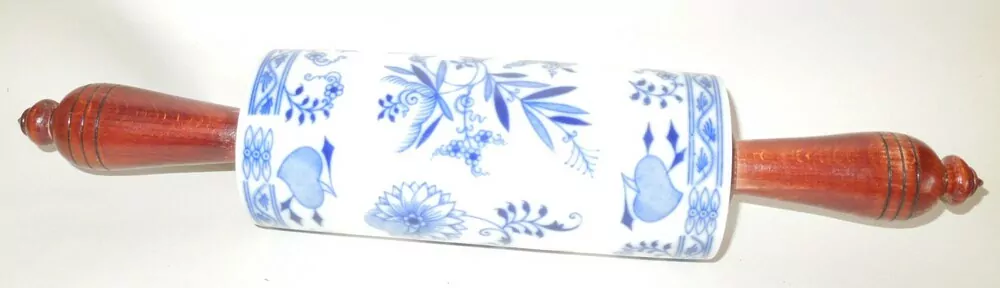 PORCELÁNOVÝ VÁLEČEKCIBULÁK