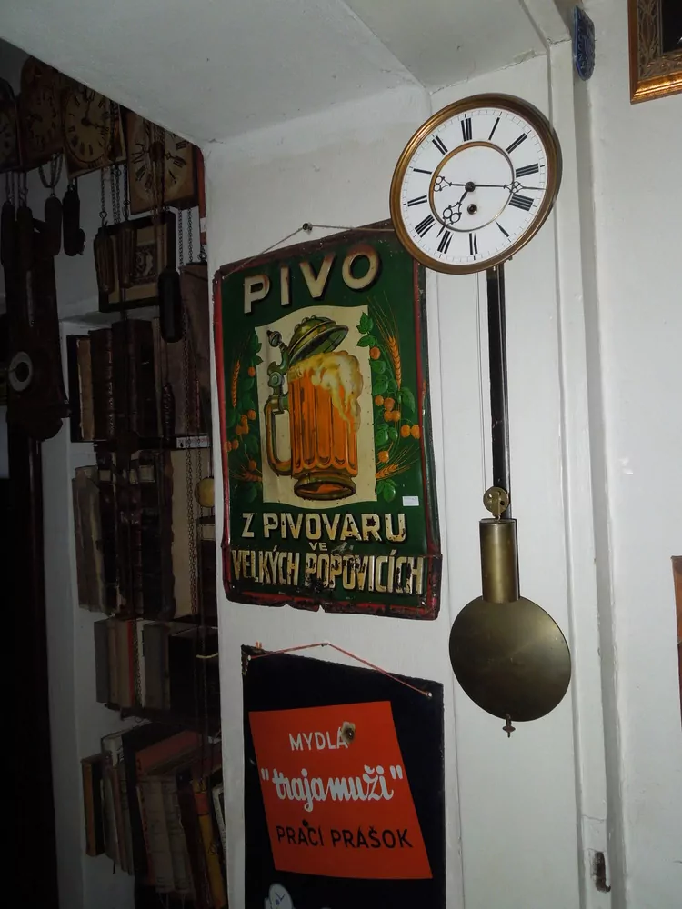 HODINY NÁSTĚNNÉ na závaží - STROJ