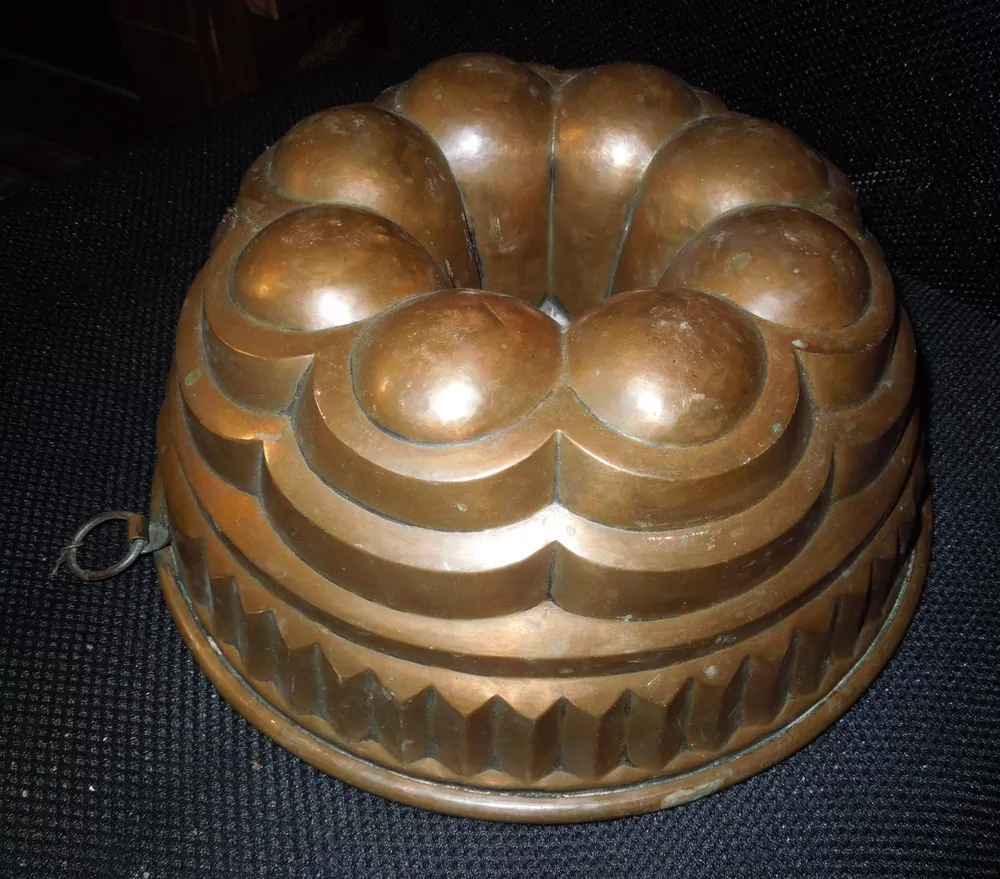 STAROŽITNÁ MĚDĚNÁ BÁBOVKA FORMA