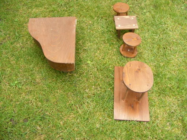 NÁBYTEK PRO PANENKY DO POKOJÍČKU, KLAVÍR, STŮL,