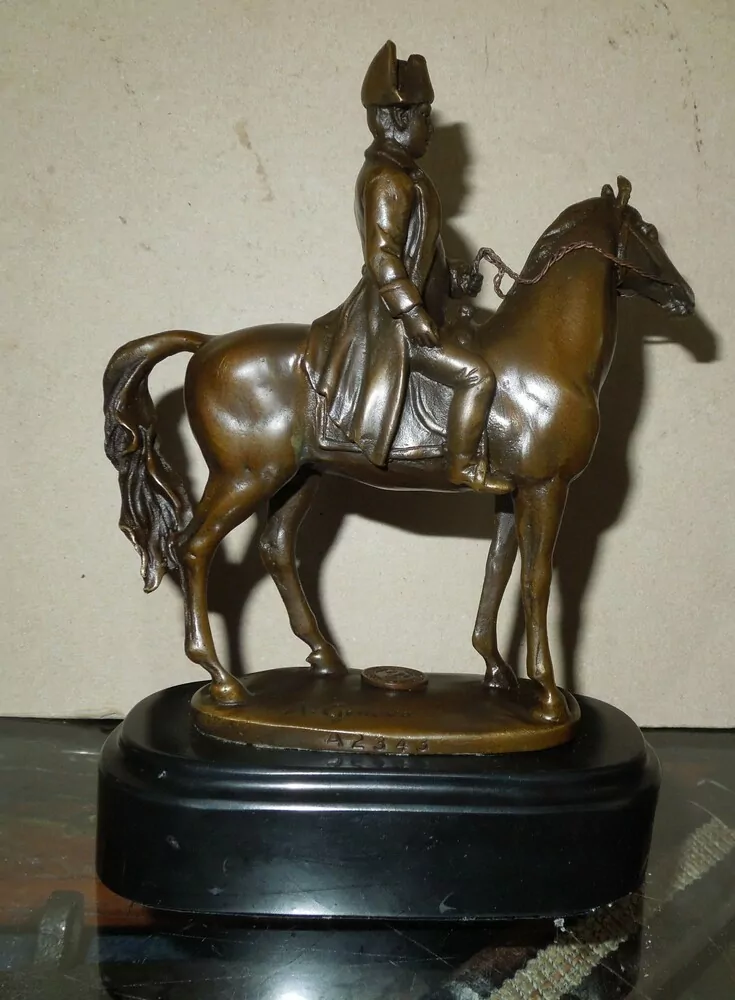 SOCHA Napoleon na koni bronz