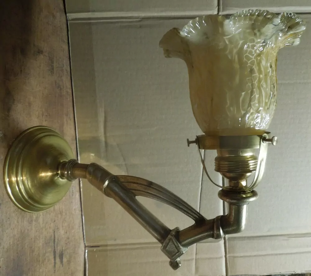 MOSAZNÁ LAMPIČKA NA STĚNU 1 KS