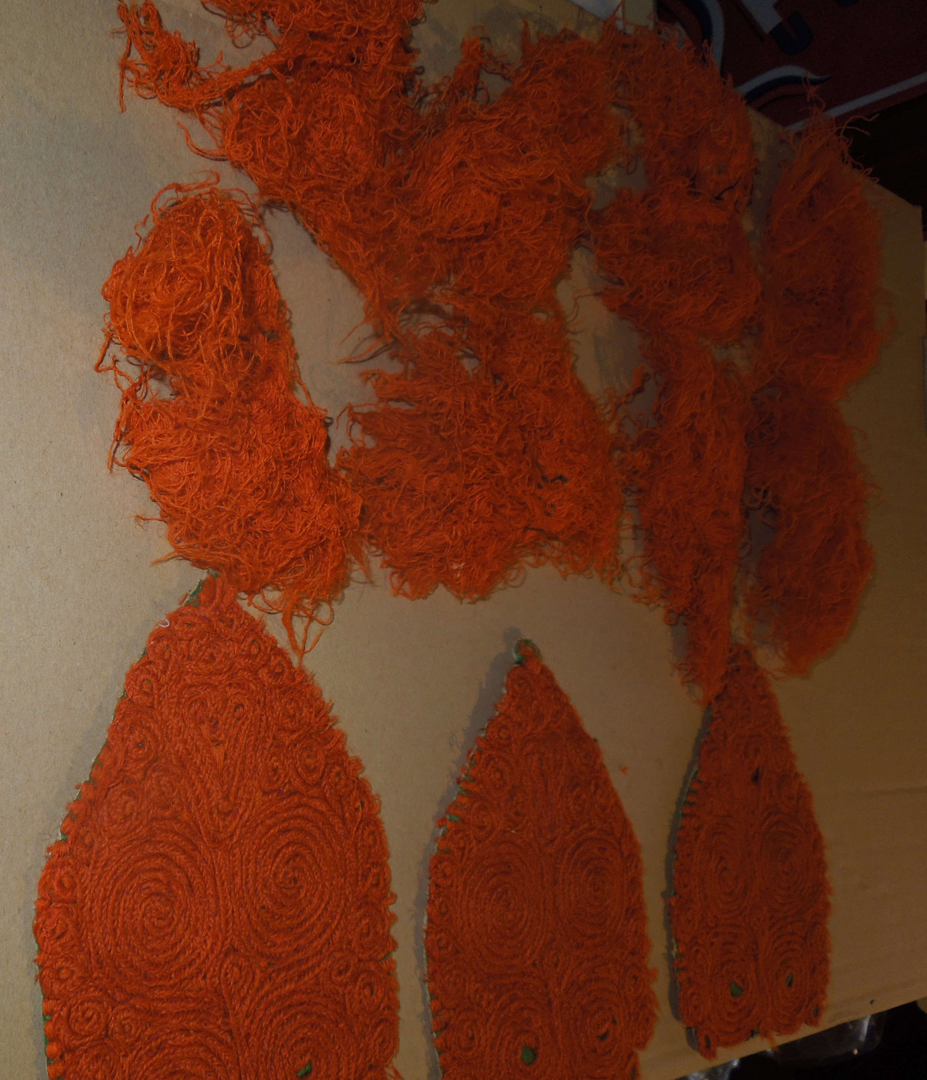 KROJ BAMBULE KE KROJI A CIFROVÁNÍ