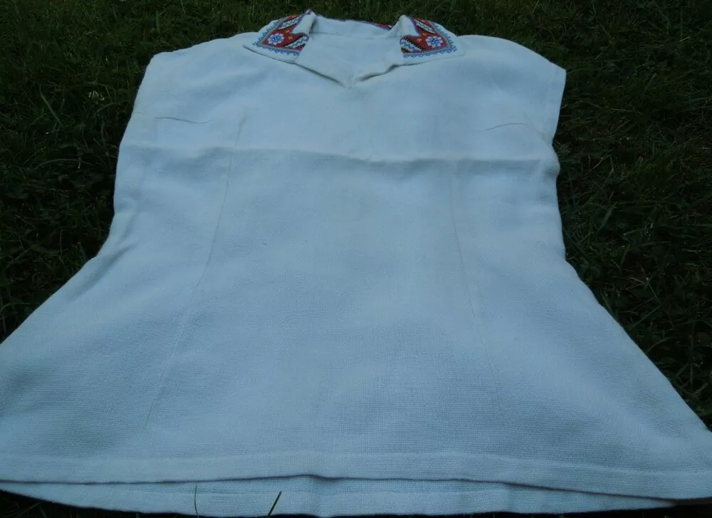 KROJ TRIČKO - FOLKLORNÍ MOTIV