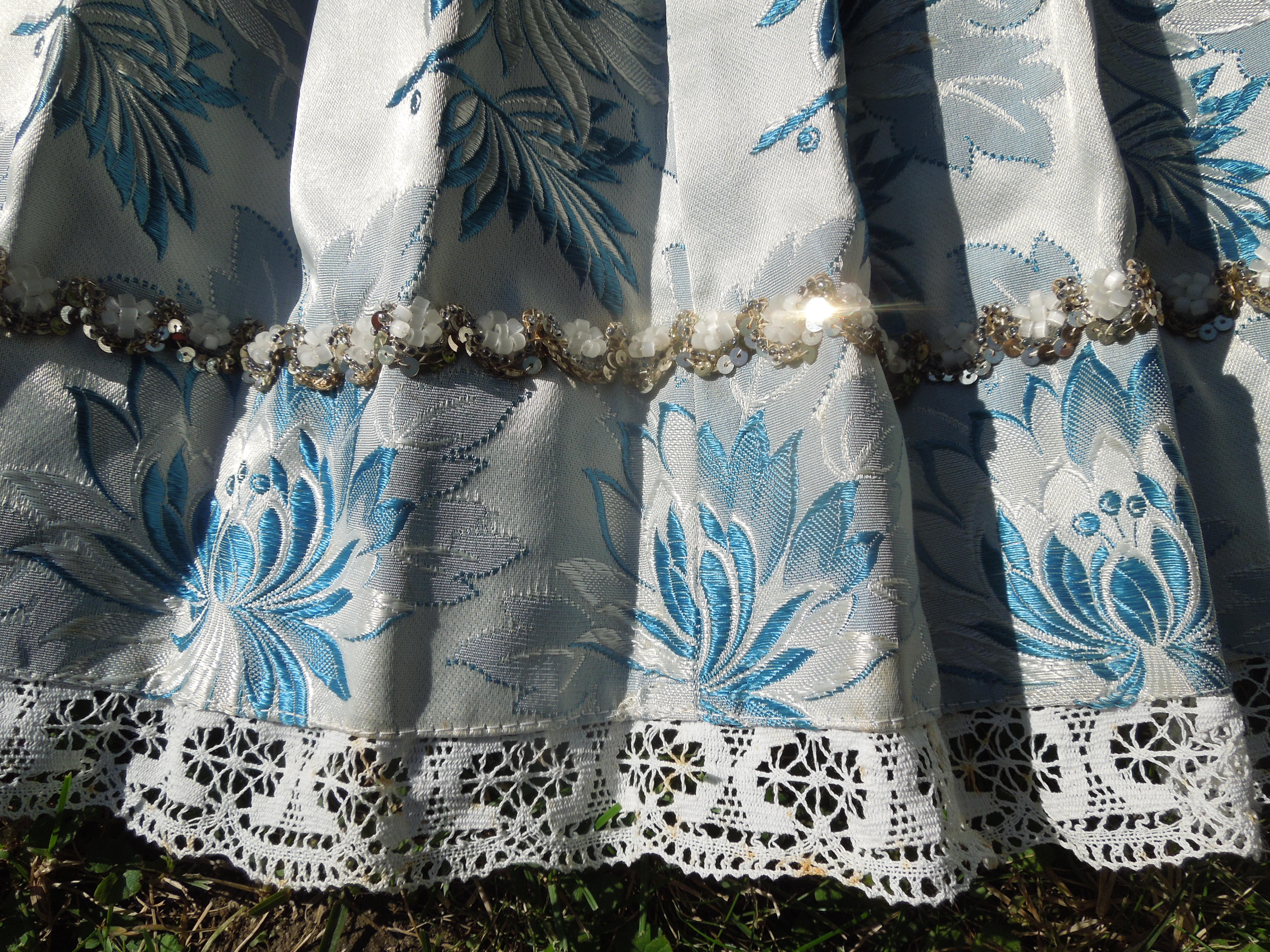 KROJ FĚRTŮŠEK BROKÁTOVÝ STŘÍBRNO TYRKYSOVÝ