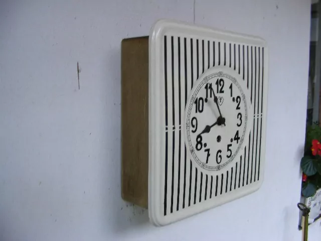 HODINY NÁSTĚNNÉ PÉROVÉ PORCELÁNOVÉ