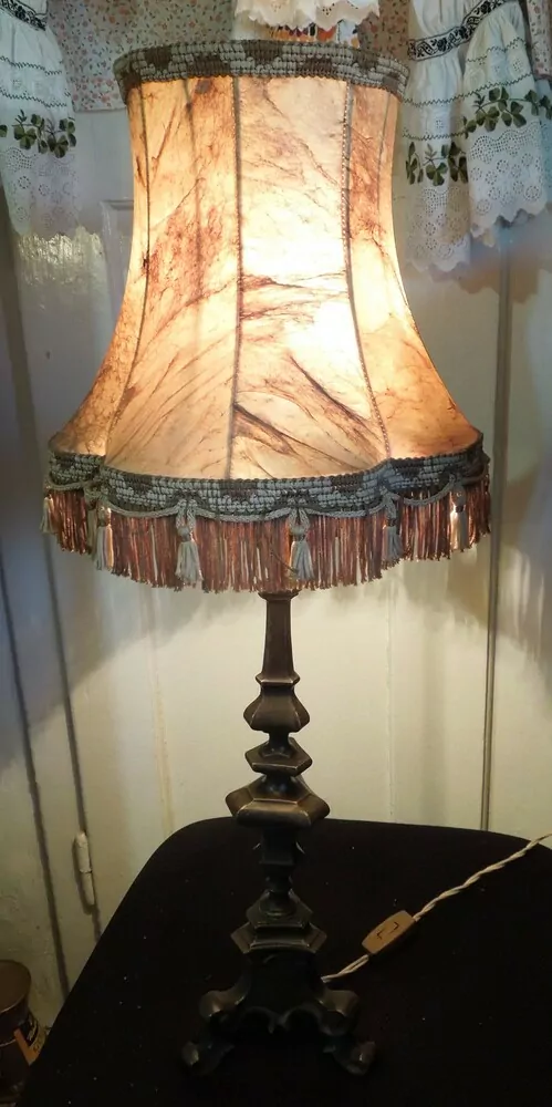 STOLNÍ LAMPA MOSAZNÁ