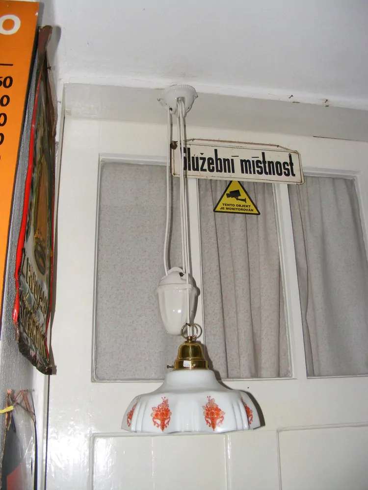 STAROŽITNÝ STAHOVACÍ LUSTR STÍNÍTKO STAHOVAČKA STÍNÍTKO