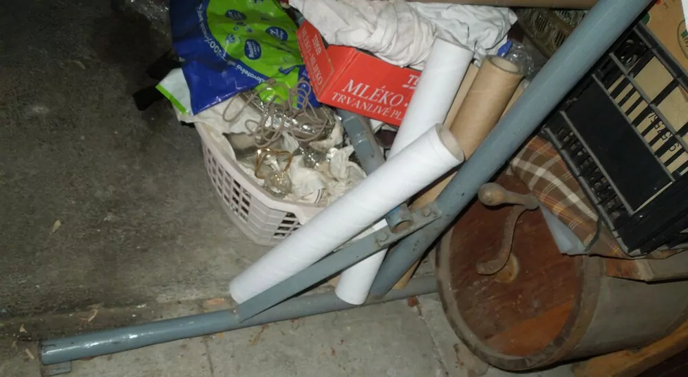 STOJAN NA KOLA, DO GARÁŽE, SKLEPA , KOLÁRNY ATD.