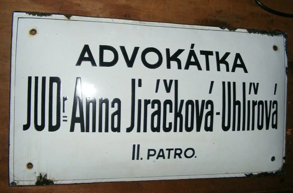 PLECHOVÁ CEDULE SMALTOVÁ ADVOKÁTKA JIRÁČKOVÁ - UHLÍŘOVÁ