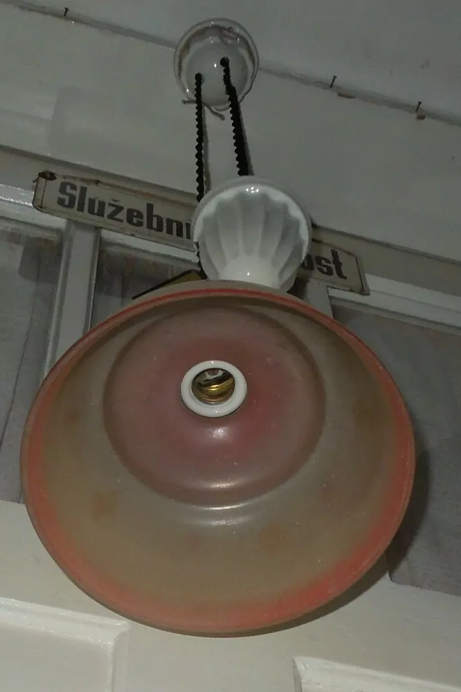 STAHOVACÍ LUSTR STÍNÍTKO STAHOVAČKA