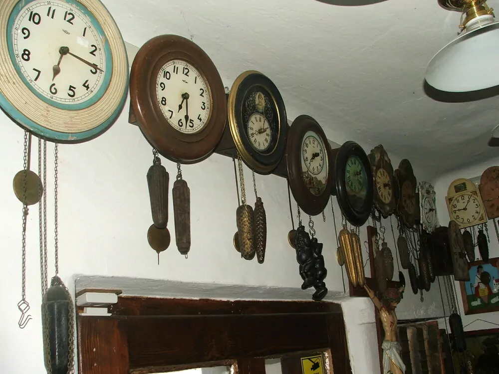 HODINY NÁSTĚNNÉ DVOUZÁVAŽOVÉ