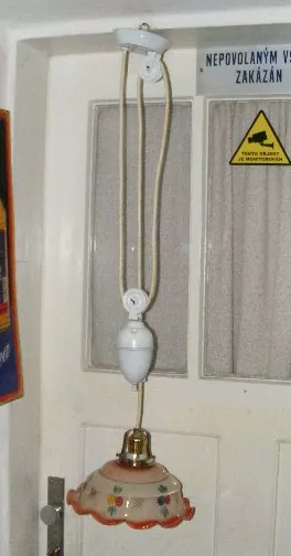 STAHOVACÍ LUSTR STÍNÍTKO STAHOVAČKA