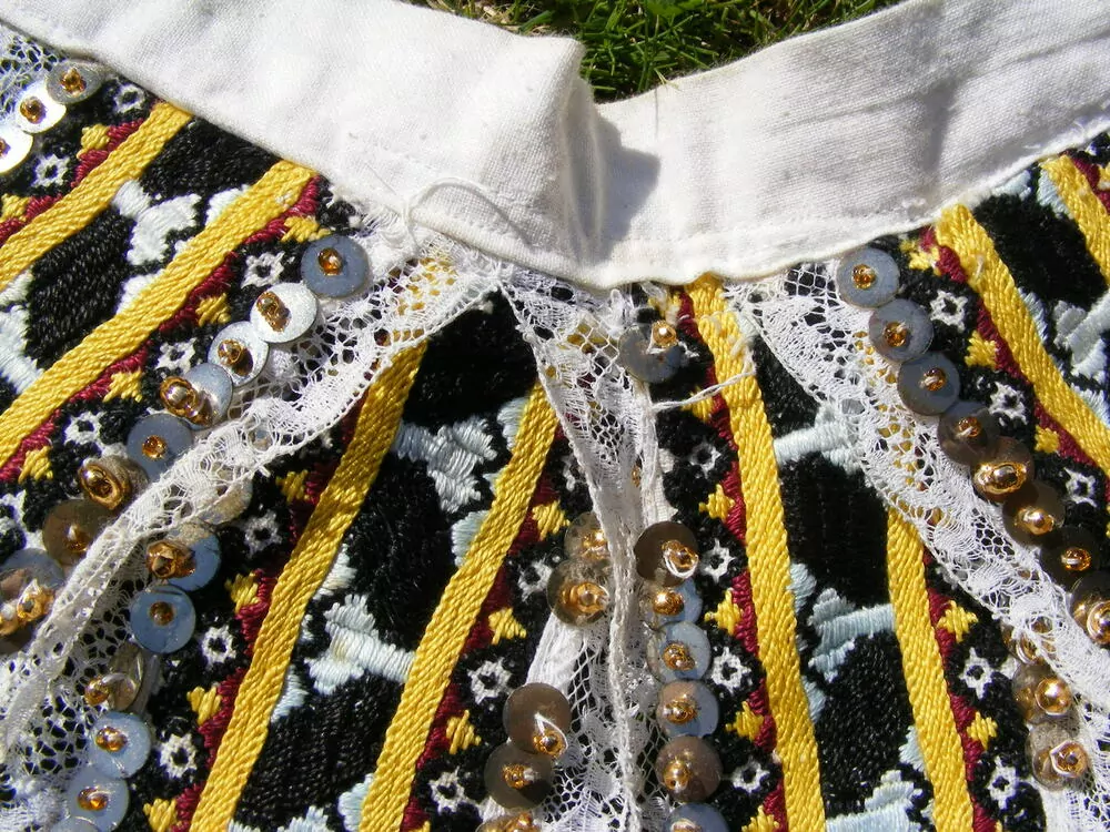 KROJ MAŠLA KE KROJI TRÁČKY  RUČNĚ VYŠÍVANÁ