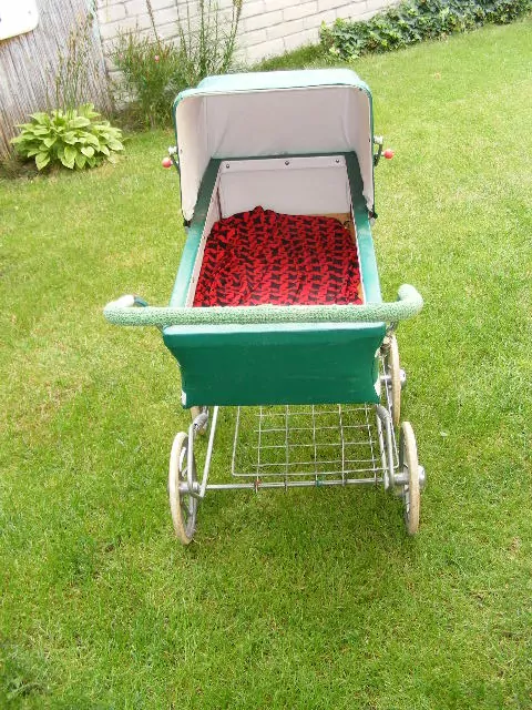KOČÁREK DĚTSKÝ PRO PANENKY