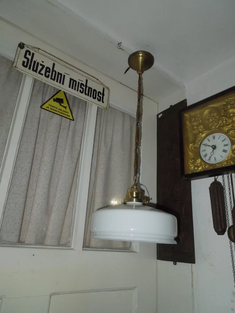 STARÝ LUSTR STÍNÍTKO
