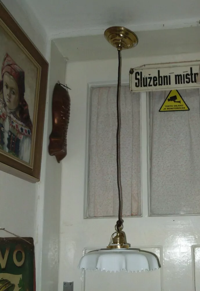 STARÝ LUSTR STÍNÍTKO