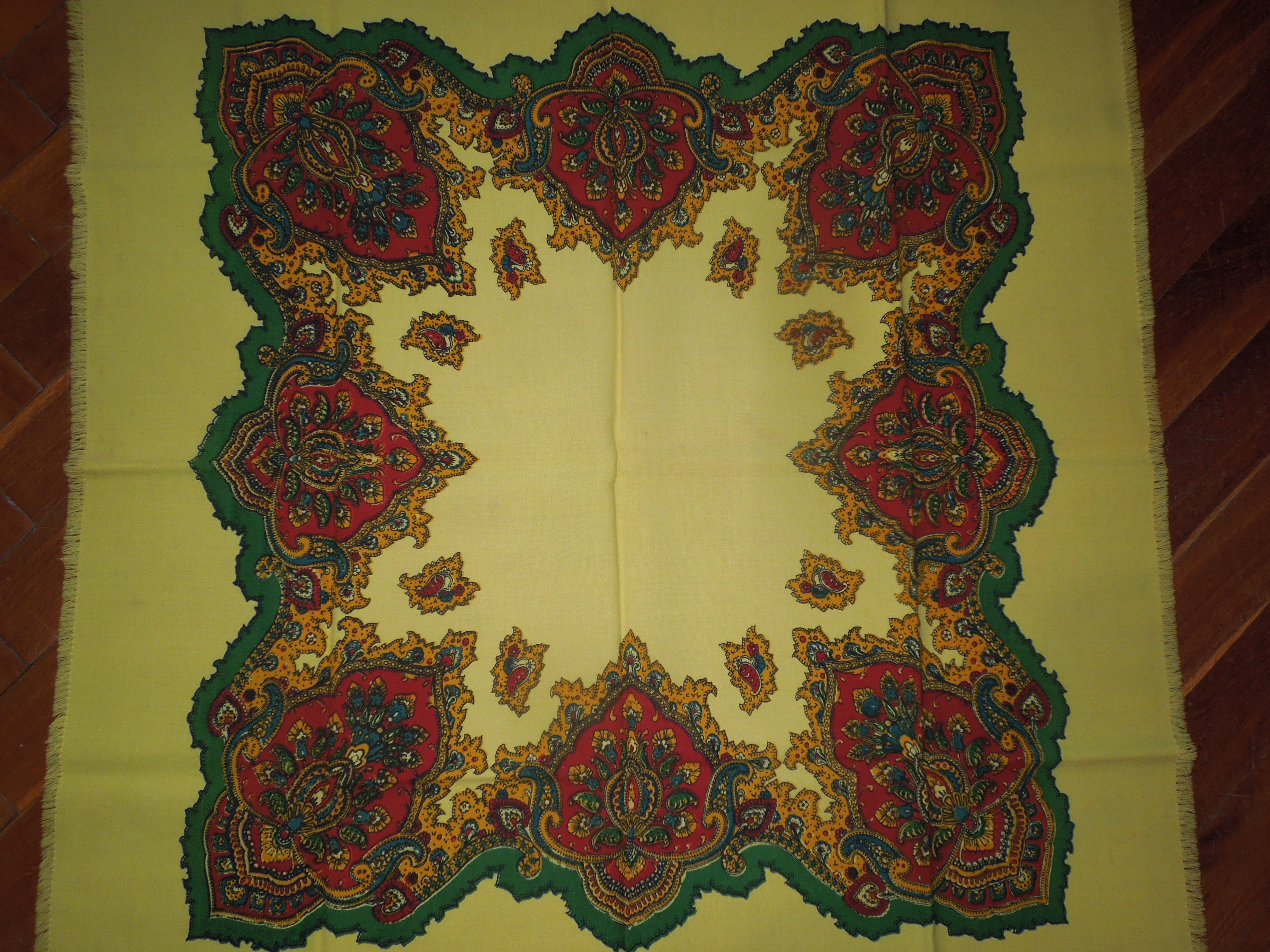 KROJ ŠÁTEK ŽLUTÝ