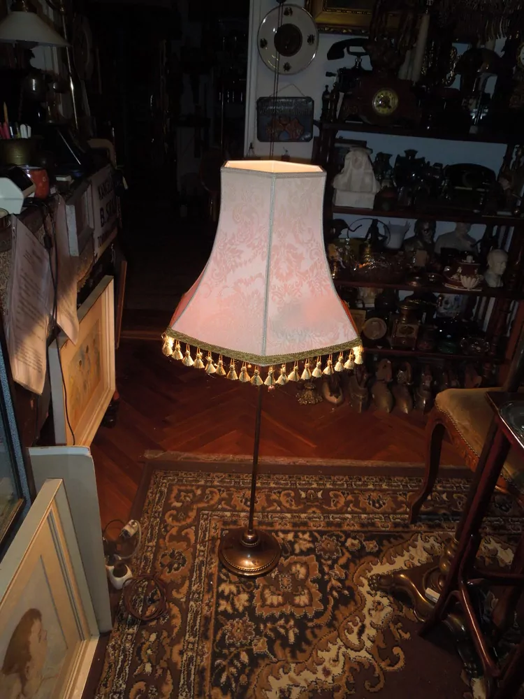 PODLAHOVÁ LAMPA