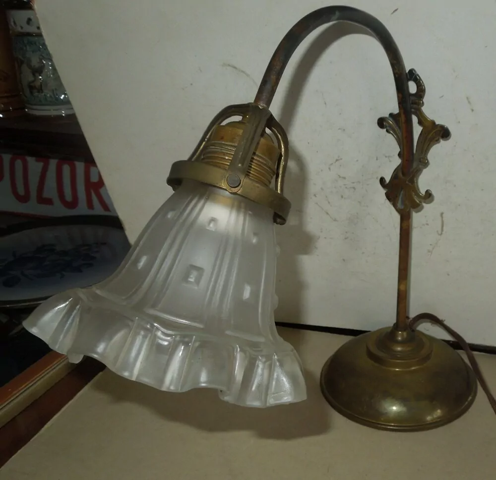 STAROŽITNÁ STOLNÍ LAMPA , LAMPIČKA