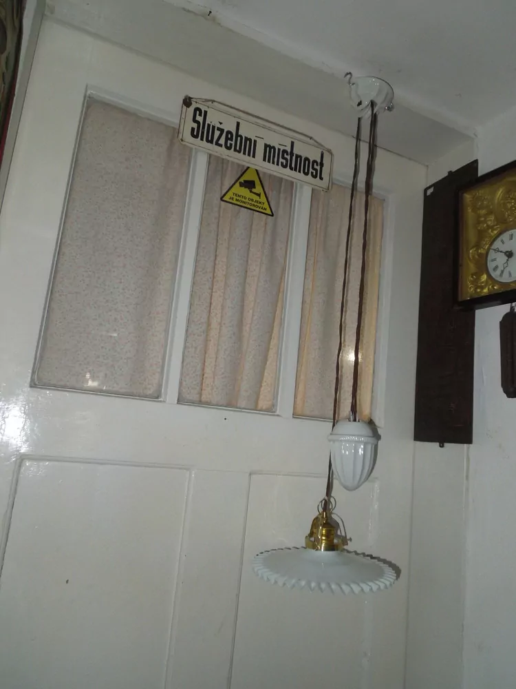 STAHOVACÍ LUSTR STÍNÍTKO STAHOVAČKA