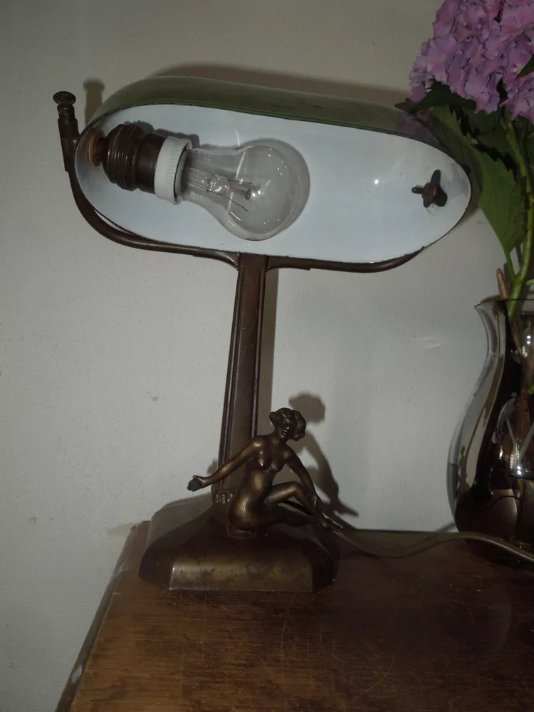 STAROŽITNÁ STOLNÍ LAMPA , LAMPIČKA BANKÉŘKA