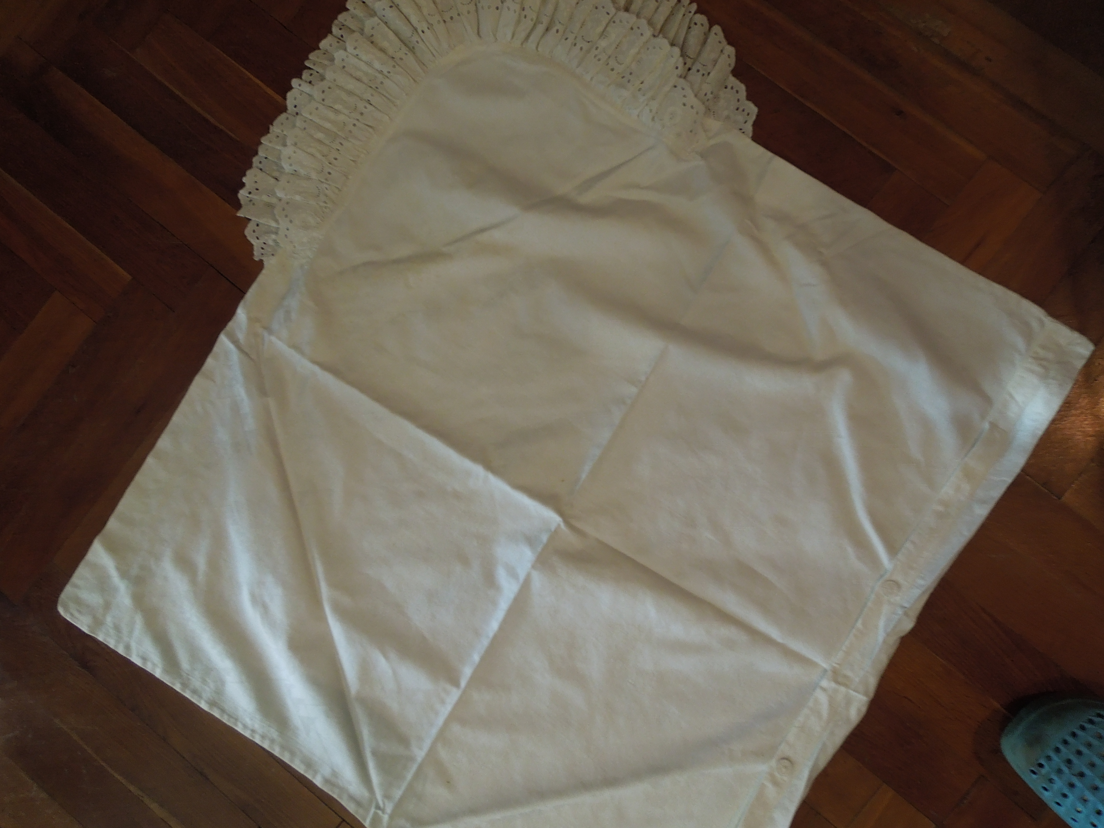 PEŘINKA ZAVINOVAČKA S KRAJKOU