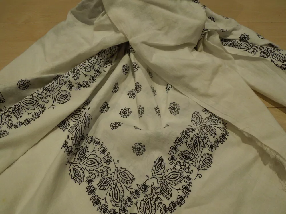 KROJ ŠÁTEK KE KROJI SMUTKOVÝ UVÁZANÝ