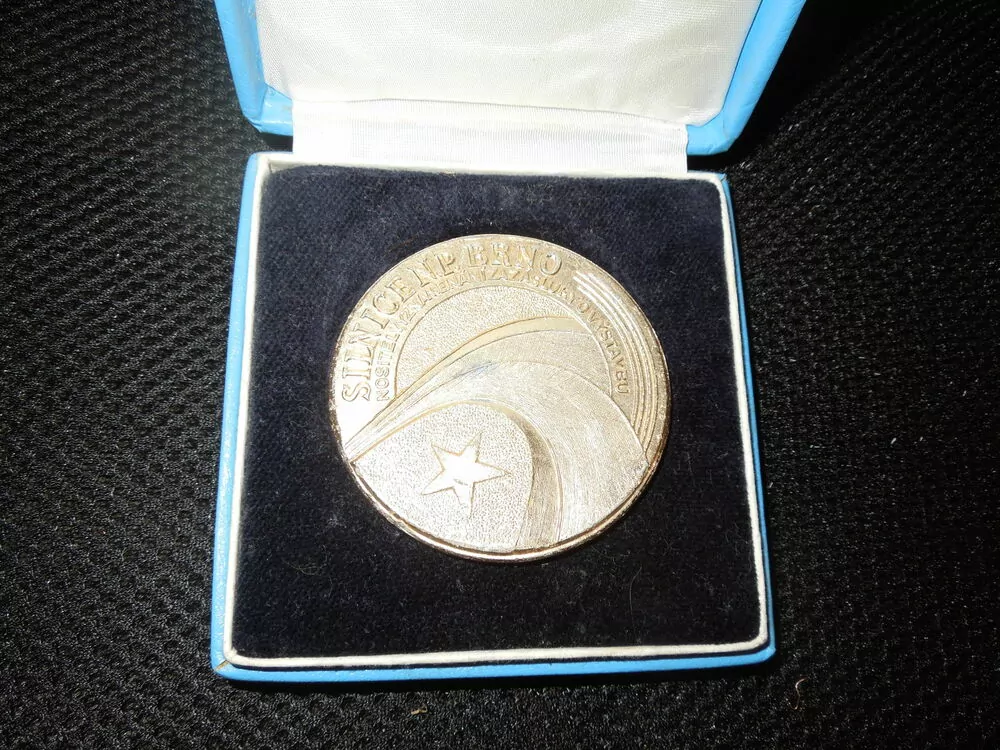 Plaketa za zásluhy o rozvoj podniku Silnice N.P. Brno