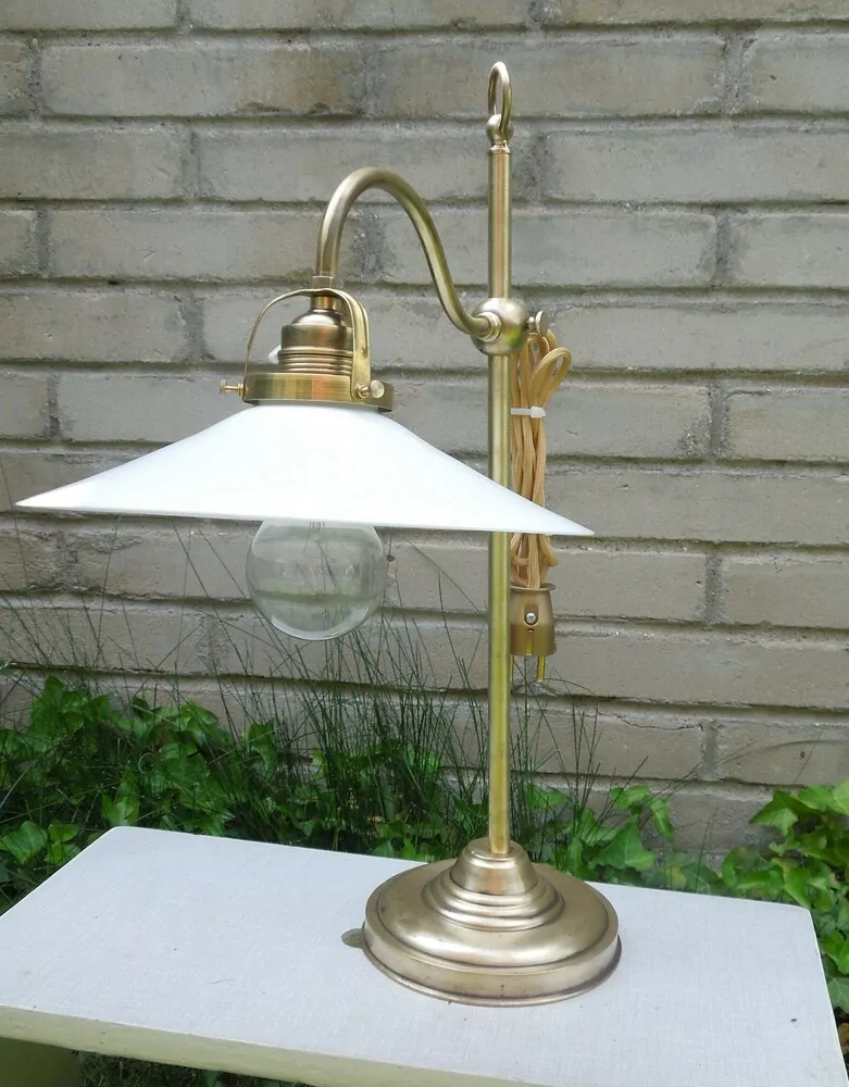 STAROŽITNÁ STOLNÍ LAMPA LAMPIČKA