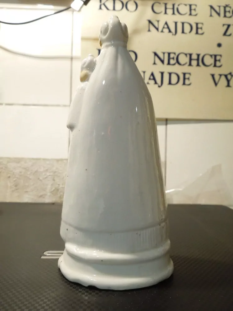 SOCHA SVATÁ PORCELÁN 14,5 CM