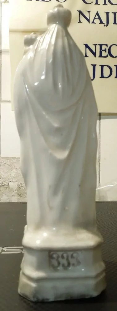 SOCHA SVATÁ PORCELÁN 14,5 CM