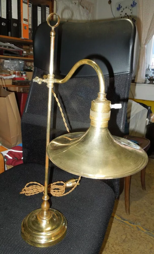STAROŽITNÁ STOLNÍ MOSAZNÁ LAMPA ELEKTRICKÁ POLOHOVATELNÁ