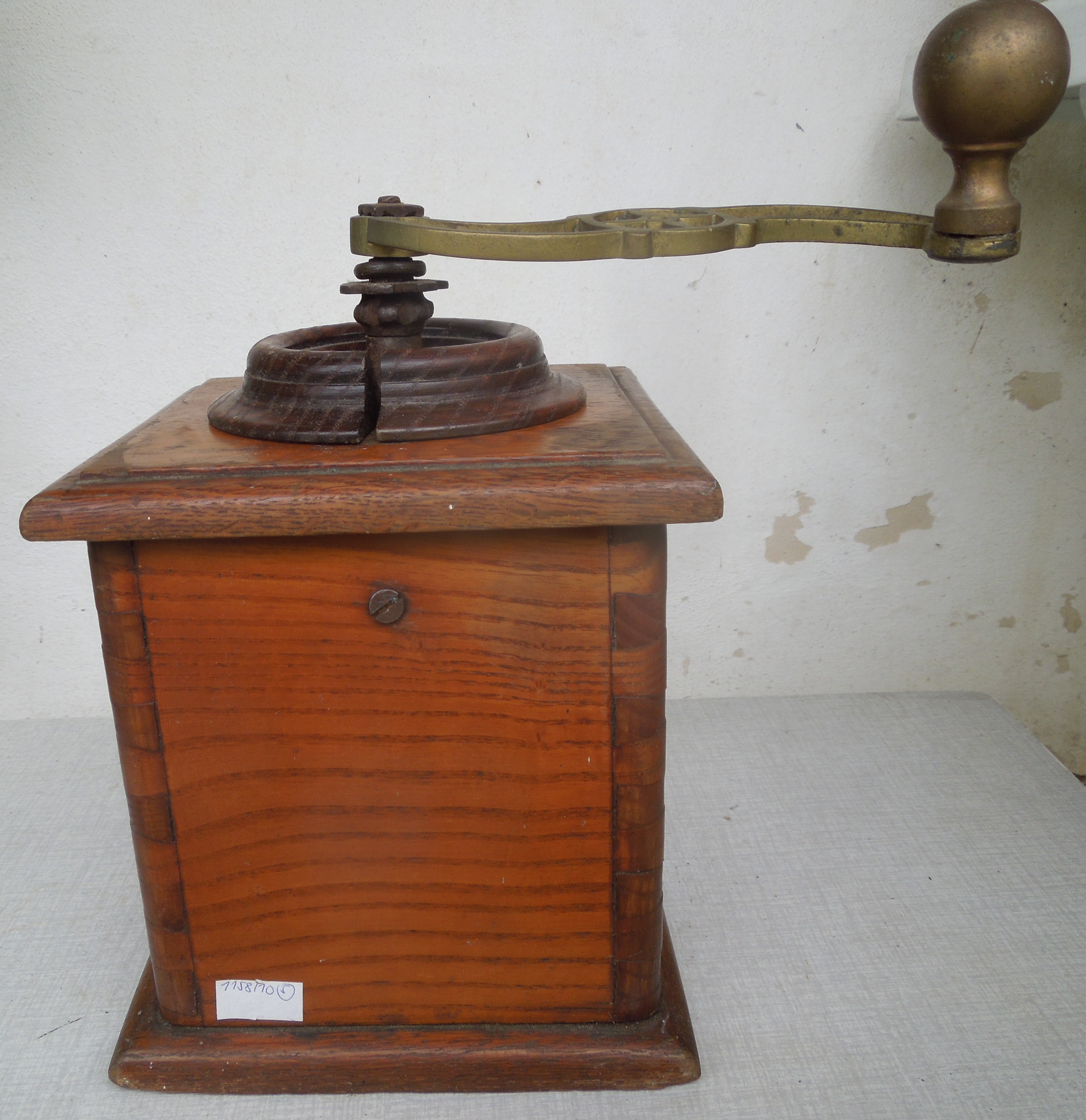 STAROŽITNOST MLÝNEK kafemlýnek , kávomlýnek