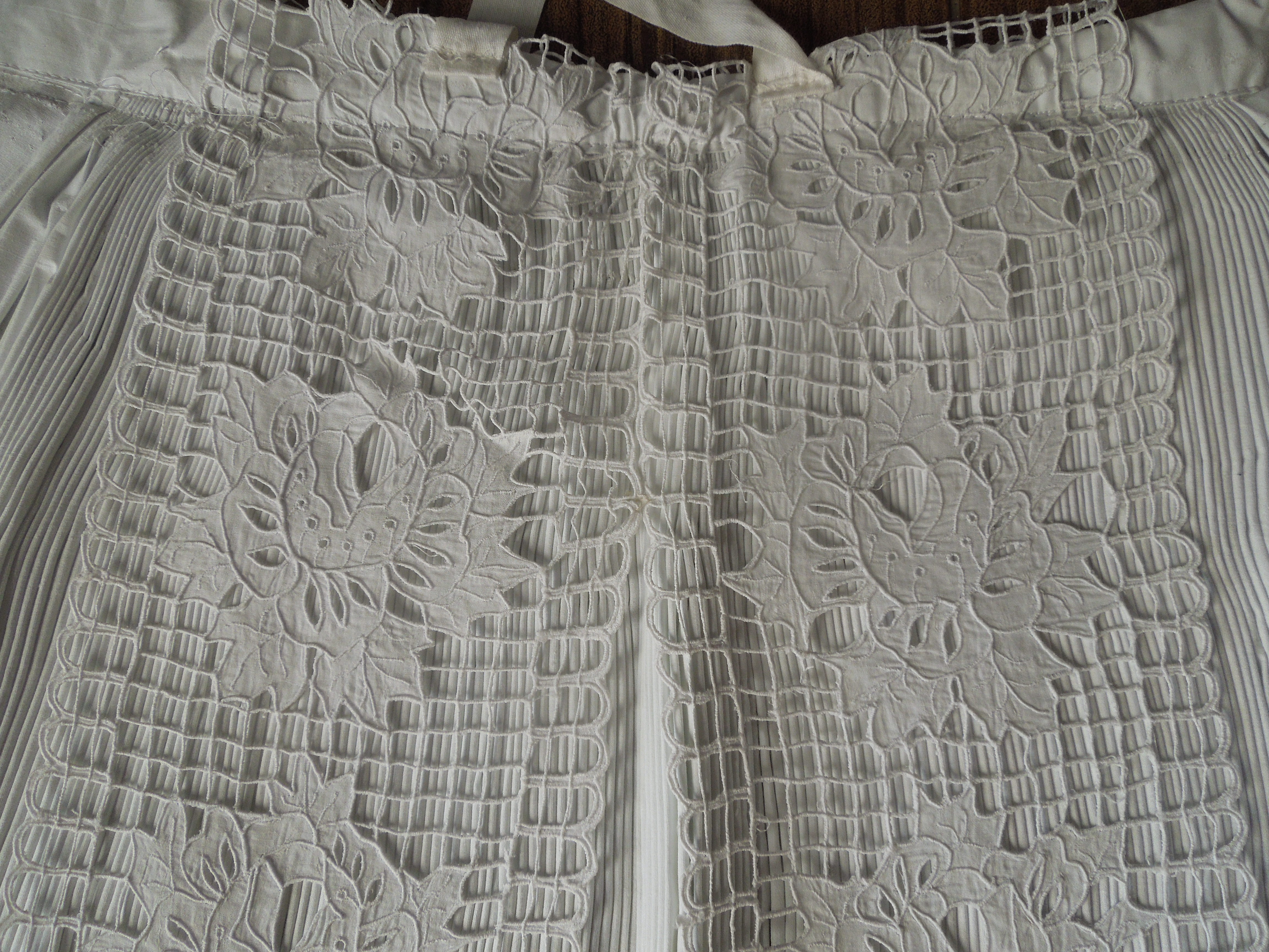 FĚRTOCH BÍLÝ S TRÁČKY