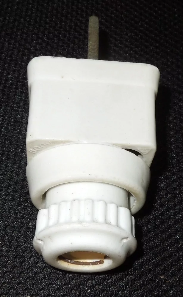 PORCELÁNOVÁ POJISTKOVÁ SKŘÍŇ NA POJISTKU