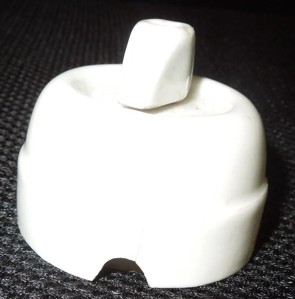 Porcelánový vypínač