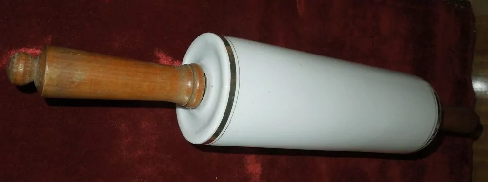 PORCELÁNOVÝ VÁLEČEK 