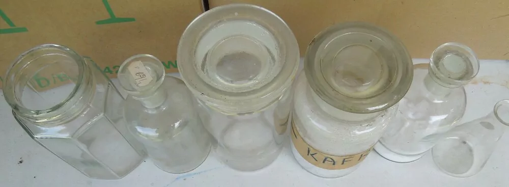 LÉKOVKY, LAHVIČKY Z LÉKÁRNY 6 KS