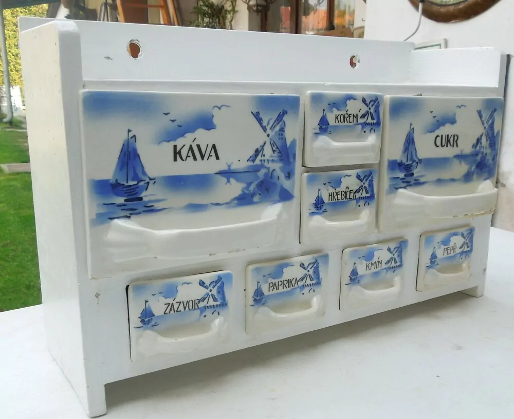 STAROŽITNOST KOŘENKY DOZY MLÝNY