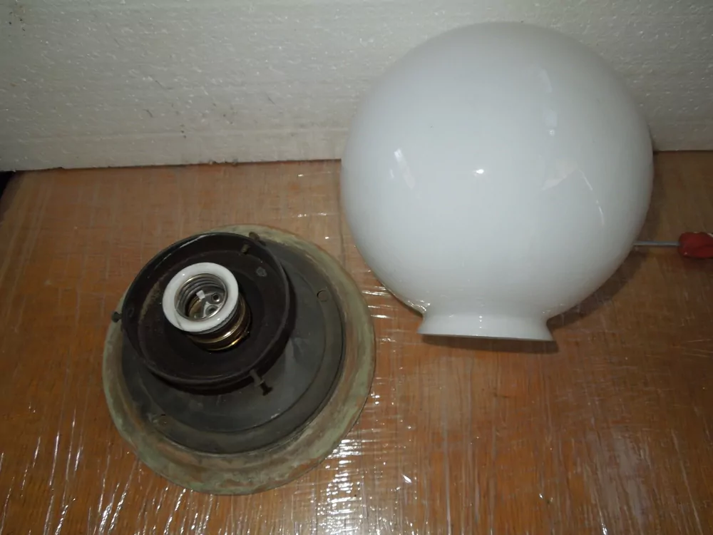 SVĚTLO NÁSTĚNNÉ, LAMPA NA ZEĎ ELEKTRICKÁ