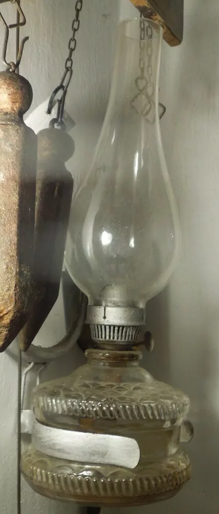 STAROŽITNÁ PETROLEJOVÁ LAMPA