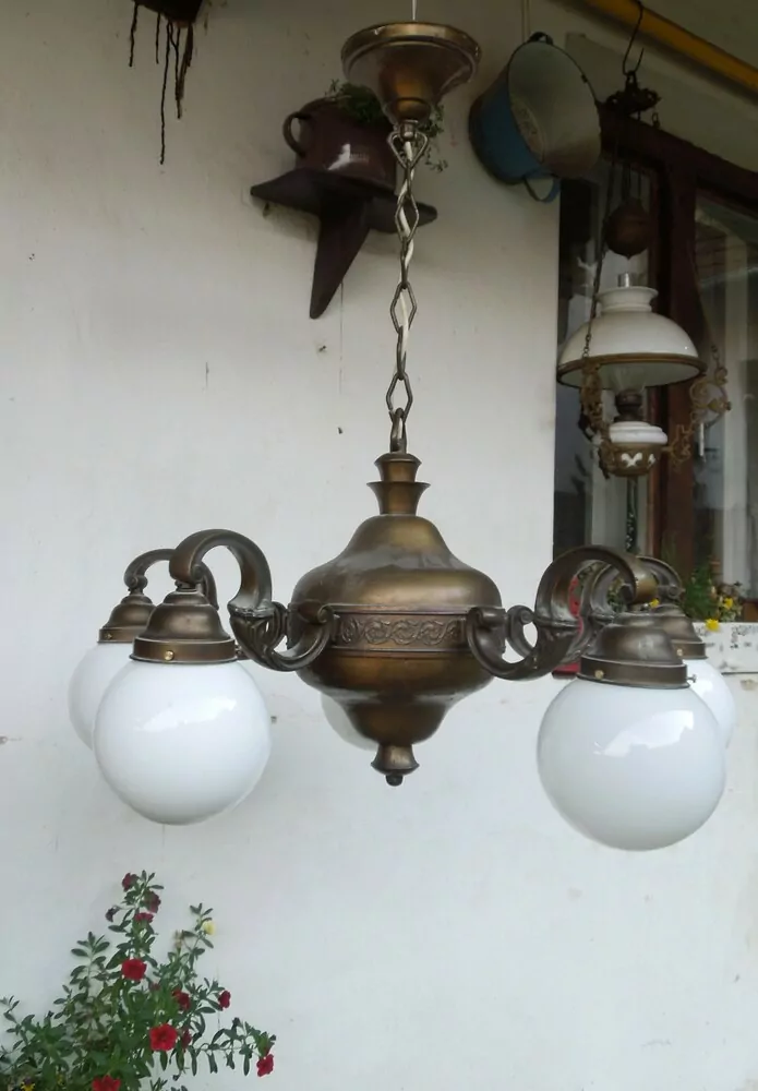 STAROŽITNÝ MOSAZNÝ LUSTR