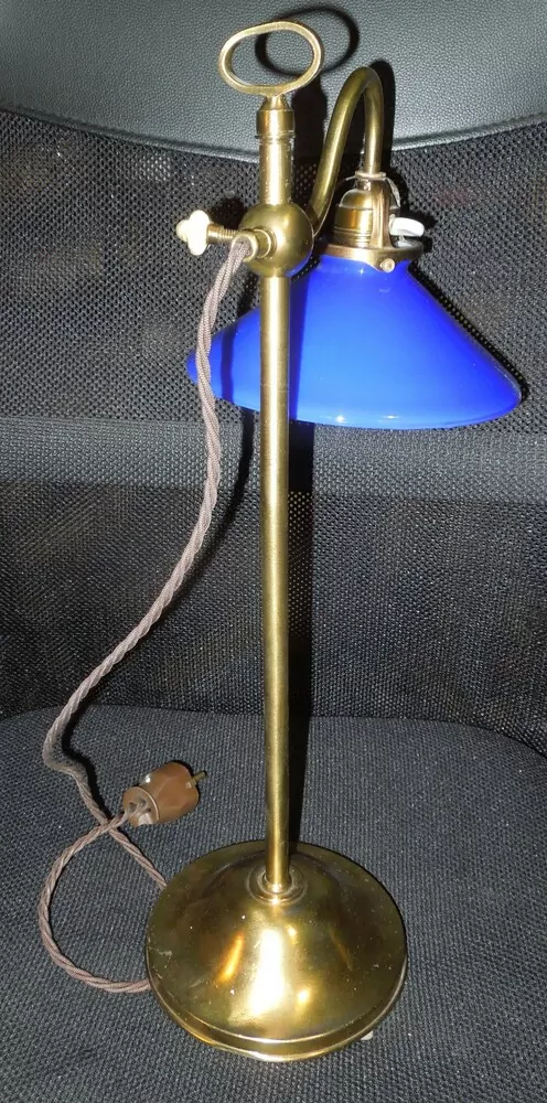 STAROŽITNÁ STOLNÍ MOSAZNÁ LAMPA ELEKTRICKÁ