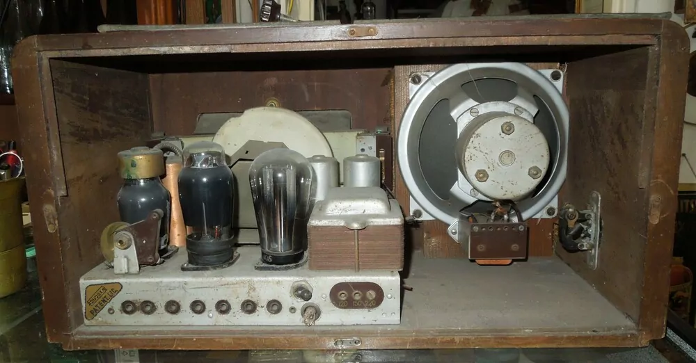 RADIO MIKROPHONA