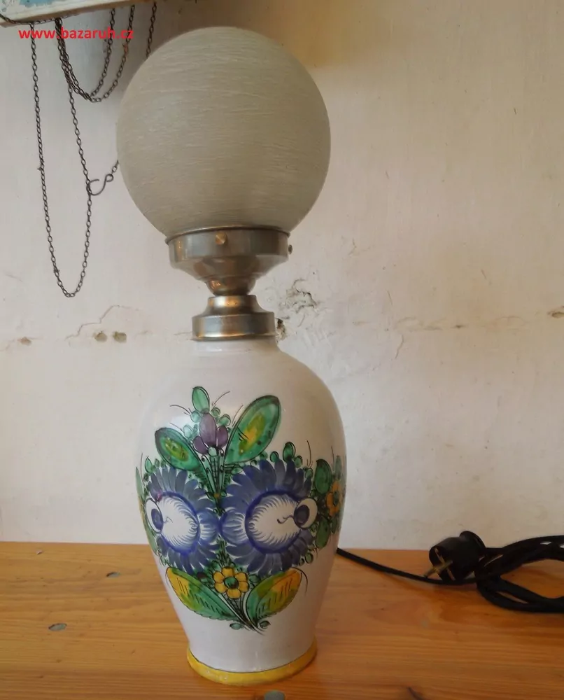 LAMPIČKA STOLNÍ ELEKTRICKÁ KERAMICKÁ TUPESY ?