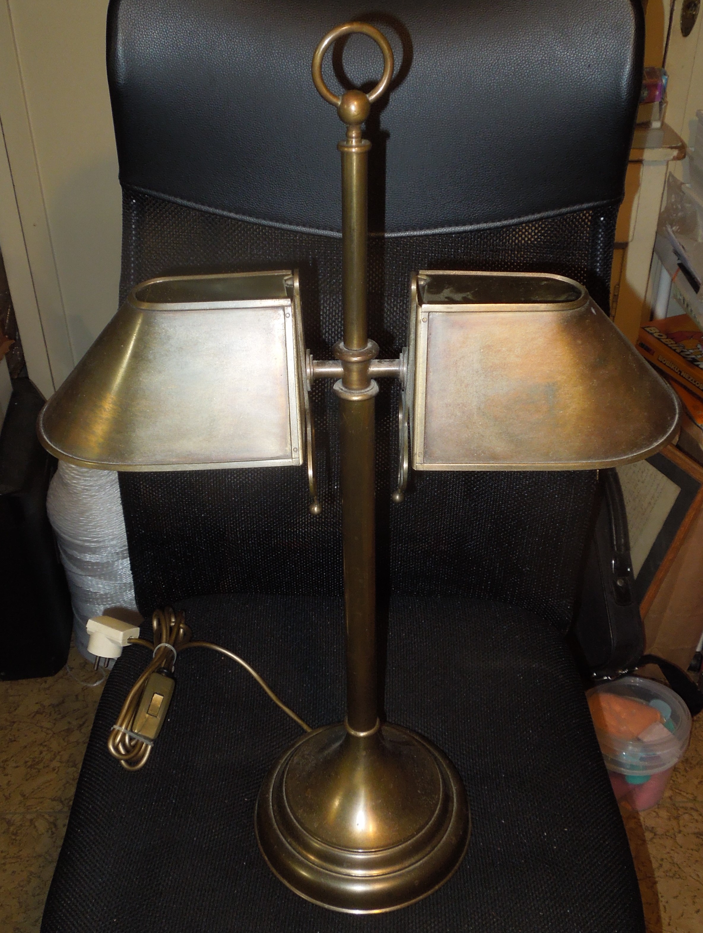 STARÁ BANKOVNÍ LAMPA BANKÉŘKA